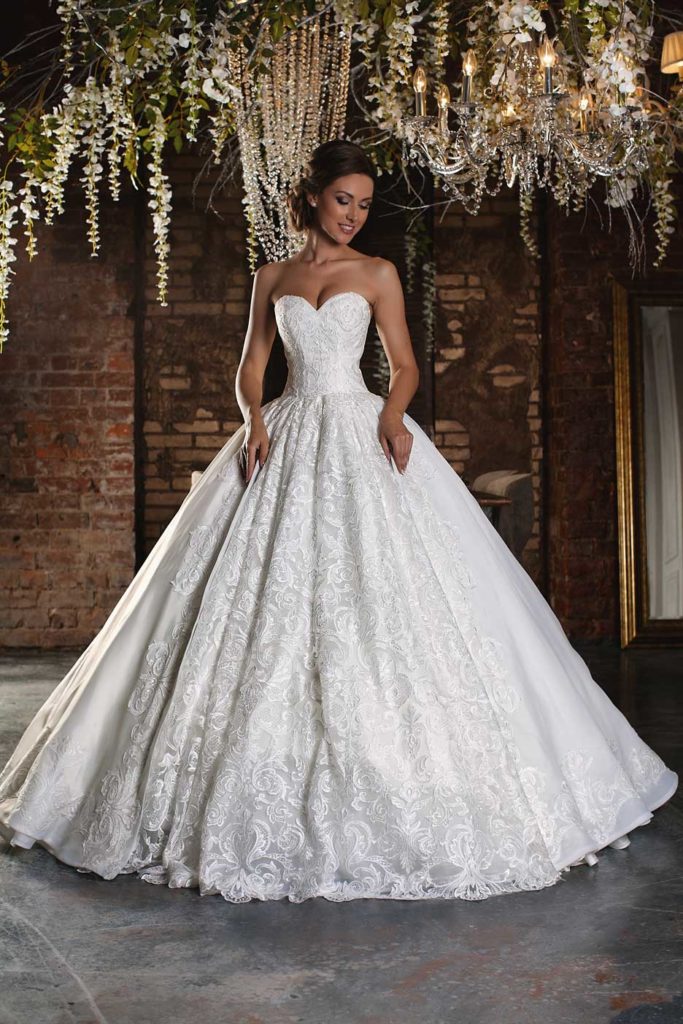 Ball Gown Wedding Dresses in Toronto: A Comprehensive Guide [2024]