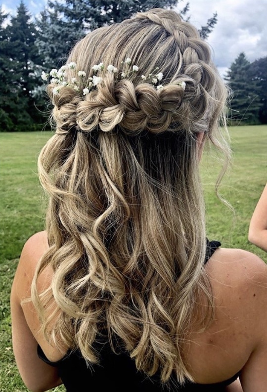 How to Decide If You Should Wear Your Hair Up or Down on the Wedding Day?