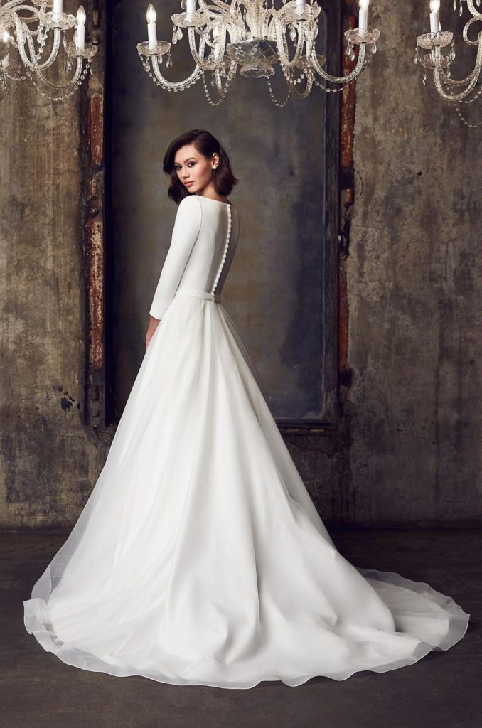 Simple Wedding Dresses: Elegance in Simplicity [2024]