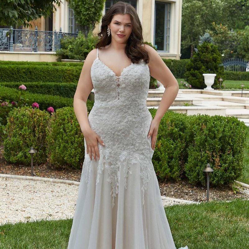 Elegant Plus Size Bridal Gowns in Toronto, Hamilton, and Barrie - Find Your  Dream Dress